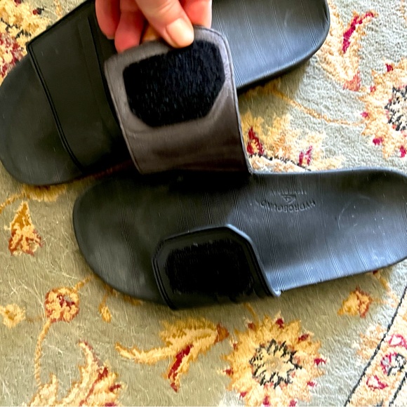 Women’s size 9 quicksilver slides, black - Picture 2 of 4